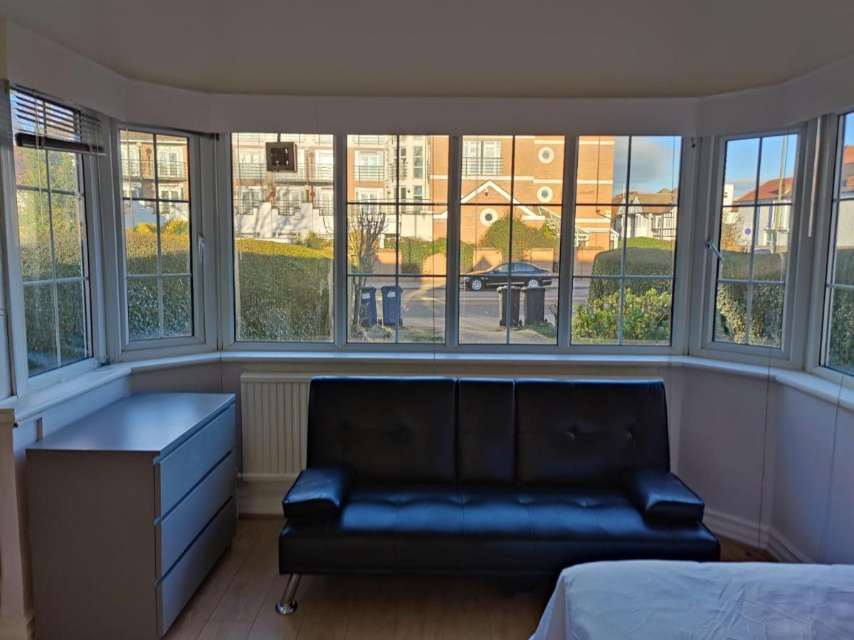 Studio On Golders Green Road Apartment ลอนดอน ภายนอก รูปภาพ