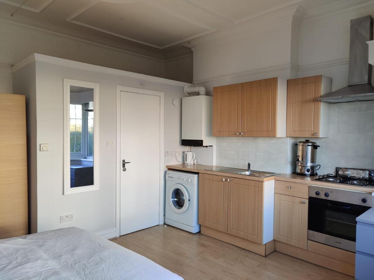 Studio On Golders Green Road Apartment ลอนดอน ภายนอก รูปภาพ