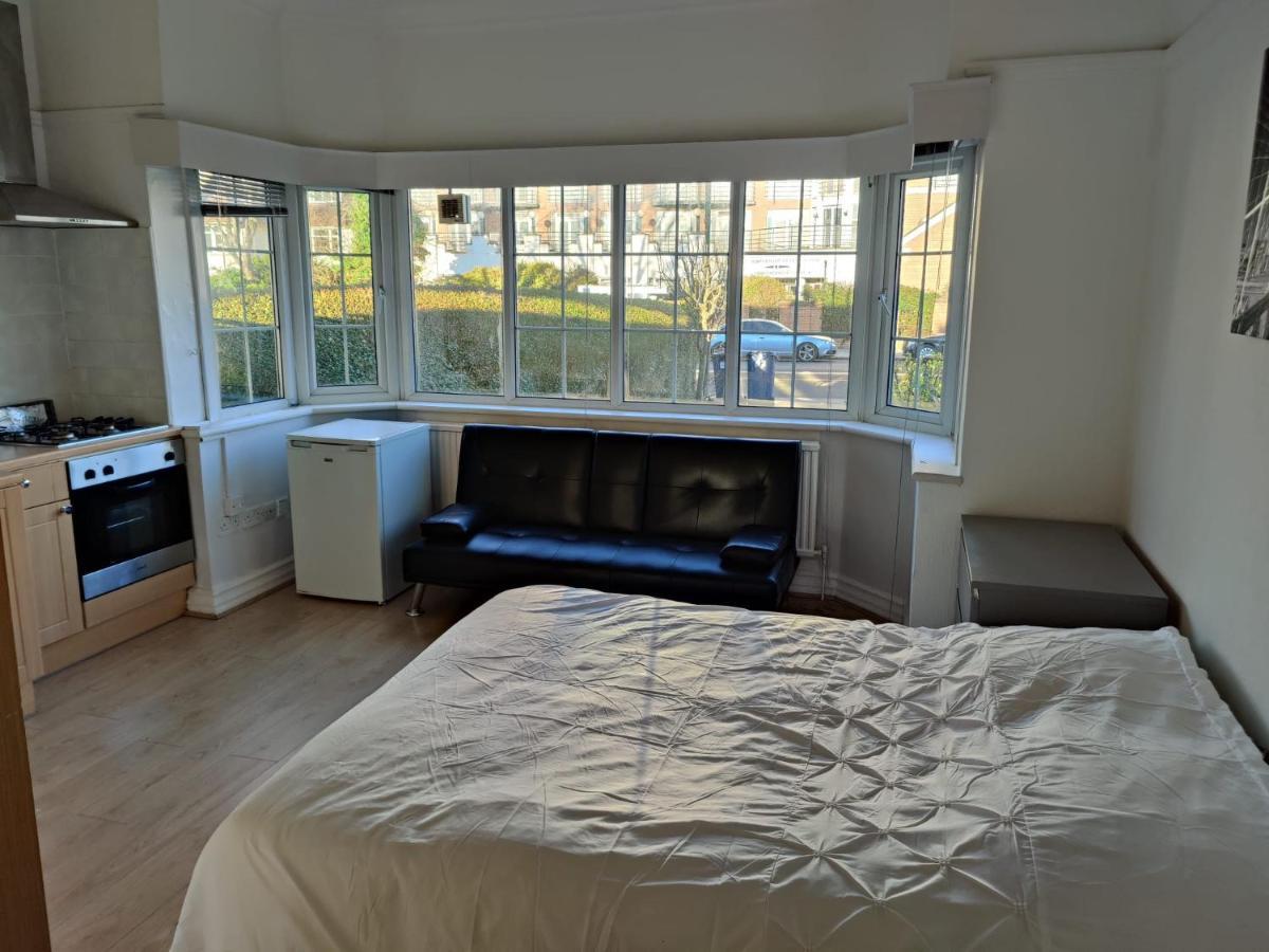 Studio On Golders Green Road Apartment ลอนดอน ภายนอก รูปภาพ