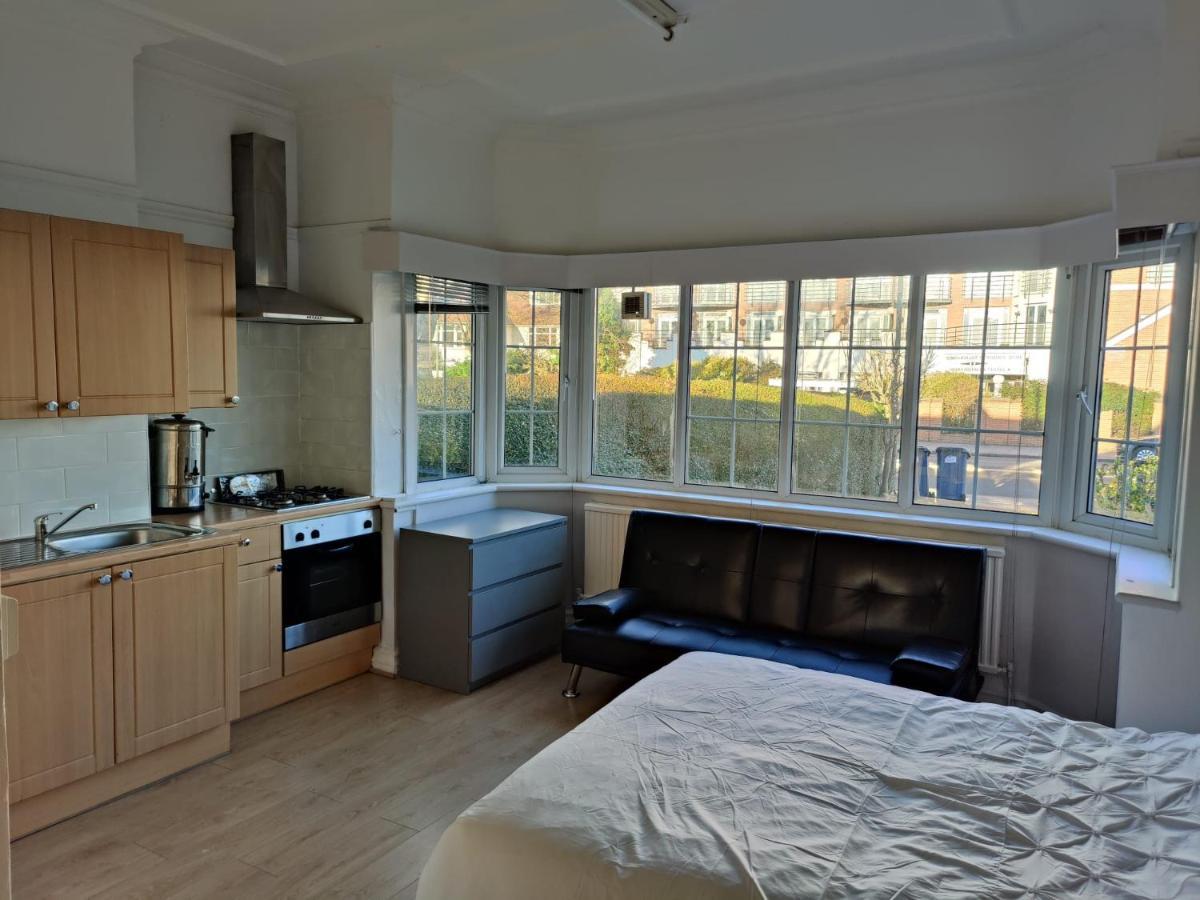 Studio On Golders Green Road Apartment ลอนดอน ภายนอก รูปภาพ